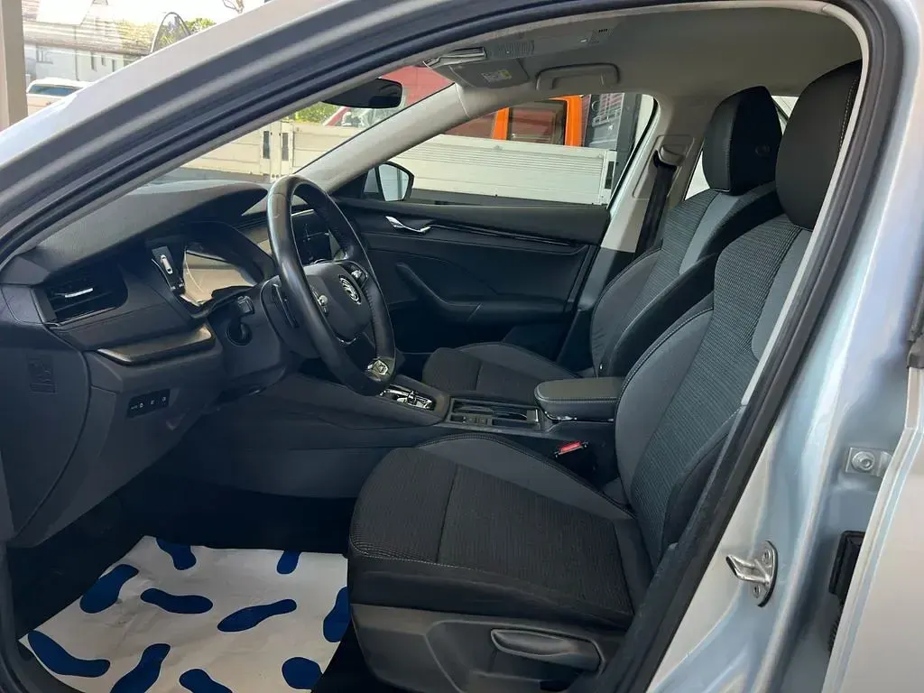 Gebraucht Skoda Octavia Ambition 150 PS (110 kW) 2023 Silber Kombi