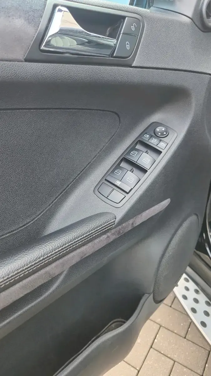 Gebraucht Mercedes ML320 224 PS (164 kW) 2006 Schwarz SUV