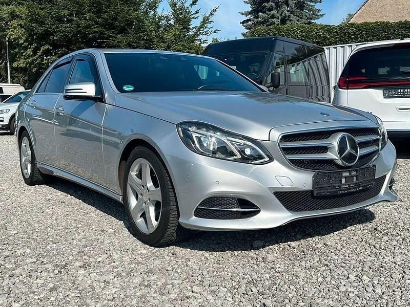 Silber Gebraucht 2014 Mercedes E300 Limousine | 18.900 € (Fairer Preis) - Bild 1/4