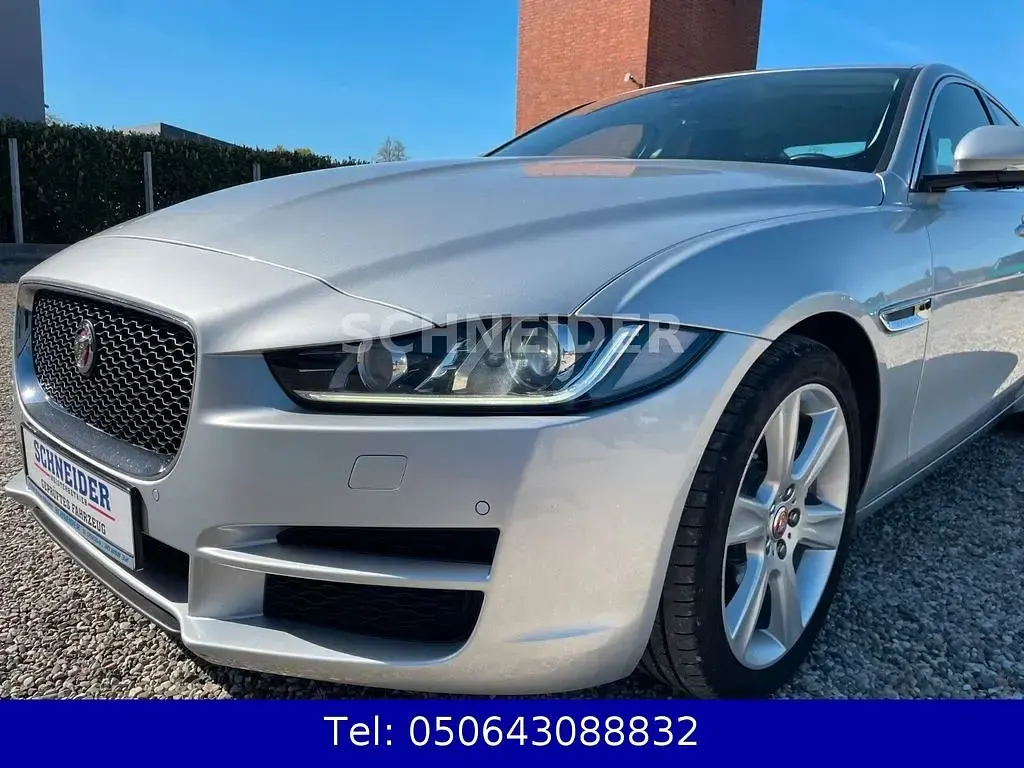 Gebraucht Jaguar XE Prestige 179 PS (131 kW) 2015 Silber Limousine