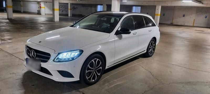 Weiß Gebraucht 2020 Mercedes C220 Avantgarde Kombi | 20.500 € (Fairer Preis) - Bild 1/4