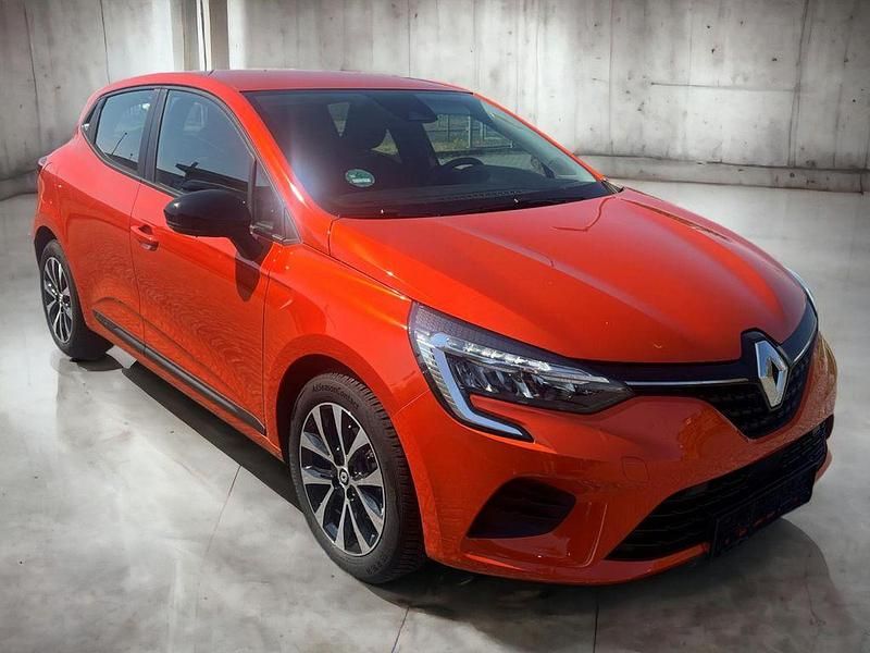 Orange Gebraucht 2023 Renault Clio V Equilibre Limousine | 14.500 € (Guter Preis) - Bild 1/4