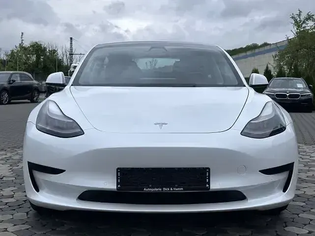 Käytetty Tesla Model 3 Standard Range 239 kW (325 HP) 2021 Valkoinen Sedan