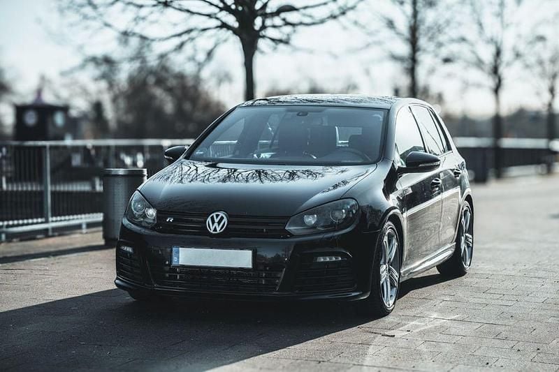 Gebraucht VW Golf VI R 271 PS (199 kW) 2011 Schwarz Kleinwagen