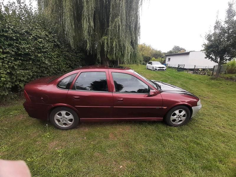 Rot Gebraucht 2001 Opel Vectra Limousine | 600 € (Superpreis) - Bild 1/4