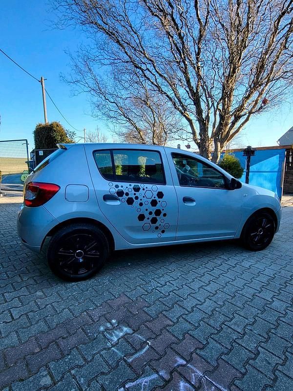 Gebraucht Dacia Sandero 73 PS (53 kW) 2015 Silber Kombi