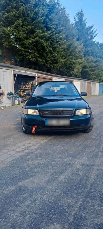 Grün Gebraucht 1996 Audi A4 Limousine | 2.350 € (Teuer) - Bild 1/4