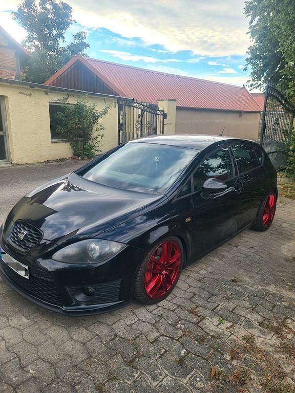 Schwarz Gebraucht 2011 Cupra Leon Limousine | 8.850 € (Fairer Preis) - Bild 1/4