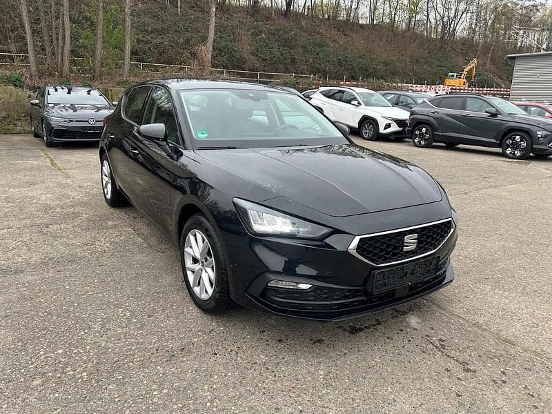 Gebraucht Seat Leon Style 131 PS (96 kW) 2022 Mitternachtsschwarz Limousine