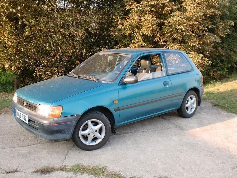 Gebraucht Toyota Starlet 75 PS (55 kW) 1996 Blau Kleinwagen