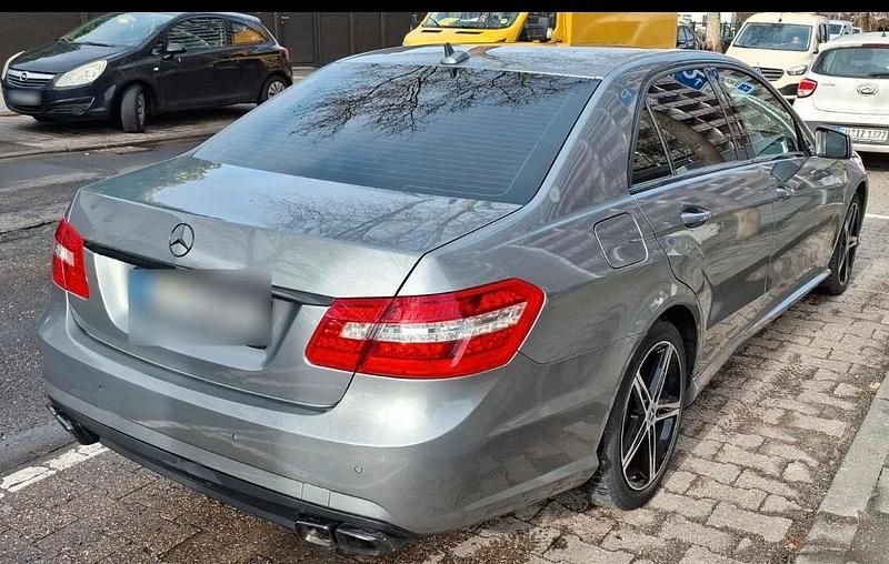Gebraucht Mercedes E220 170 PS (125 kW) 2012 Grau Limousine