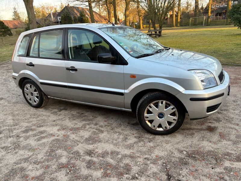Silber Gebraucht 2003 Ford Fusion Ambiente Limousine | 900 € - Bild 1/4