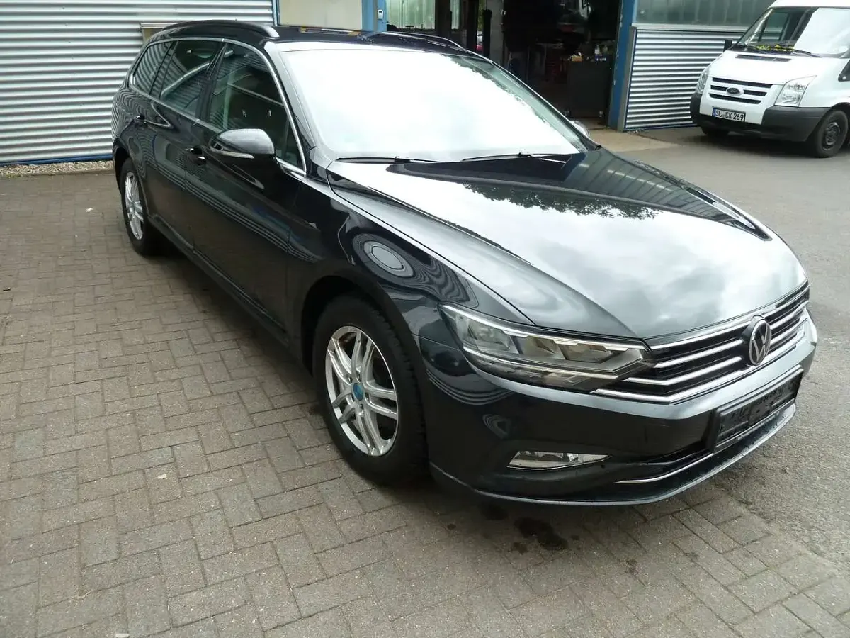 Gebraucht VW Passat Business 150 PS (110 kW) 2023 Deep black perleffekt Kombi