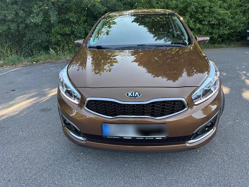 Braun Gebraucht 2016 Kia Ceed Vision Limousine | 7.500 € (Guter Preis) - Bild 1/4