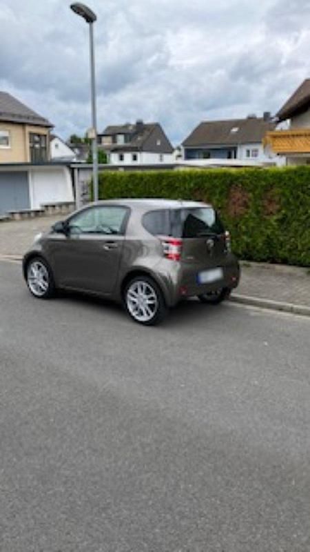 Gebraucht Toyota iQ 68 PS (50 kW) 2012 Beige Kleinwagen