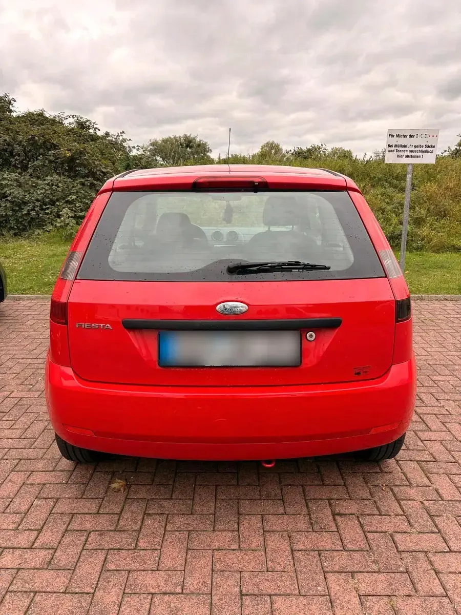 Gebraucht Ford Fiesta 70 PS (51 kW) 2005 Rot Kleinwagen