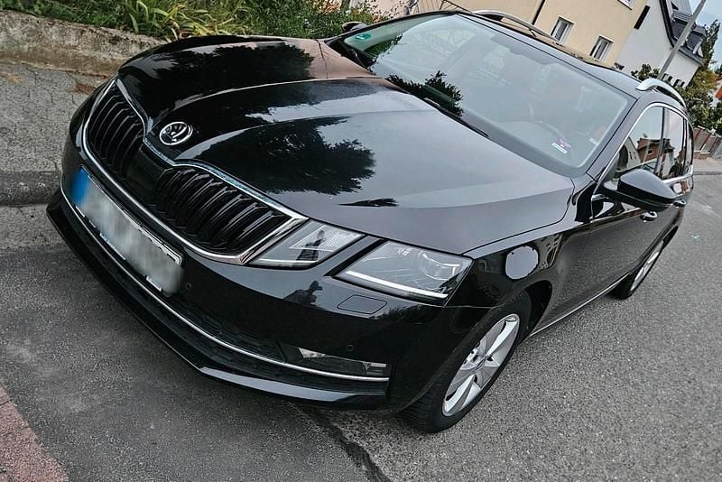 Schwarz Gebraucht 2018 Skoda Octavia Style Kombi | 13.200 € (Guter Preis) - Bild 1/4