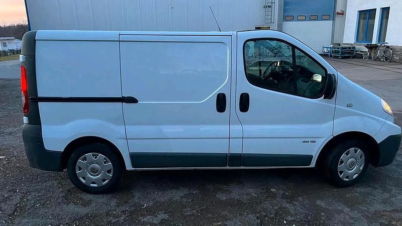 Gebraucht Renault Trafic 115 PS (84 kW) 2013 Weiß Van / Kleinbus
