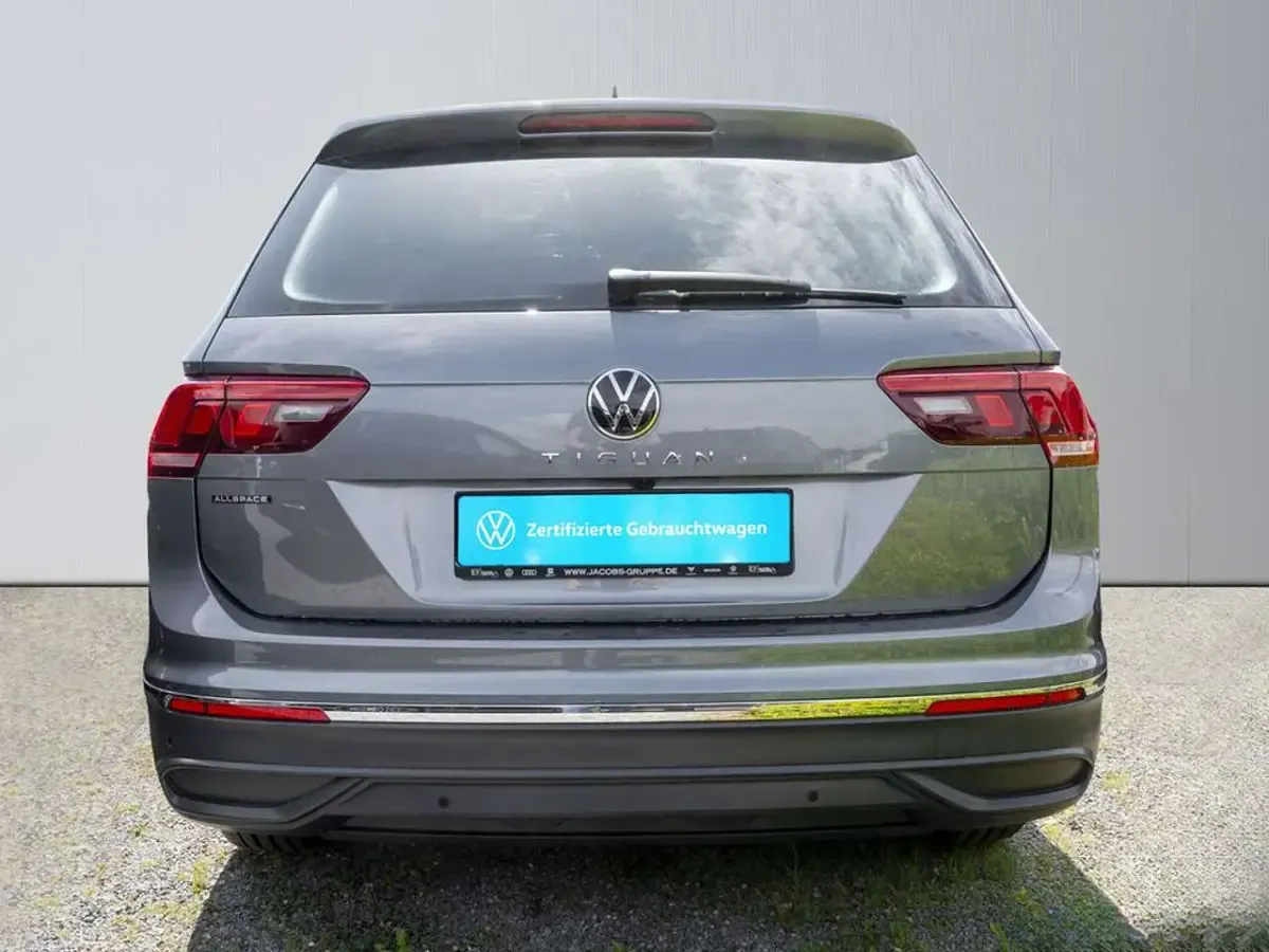 Usata VW Tiguan Allspace Life 150 CV (110 kW) 2023 Grigio SUV