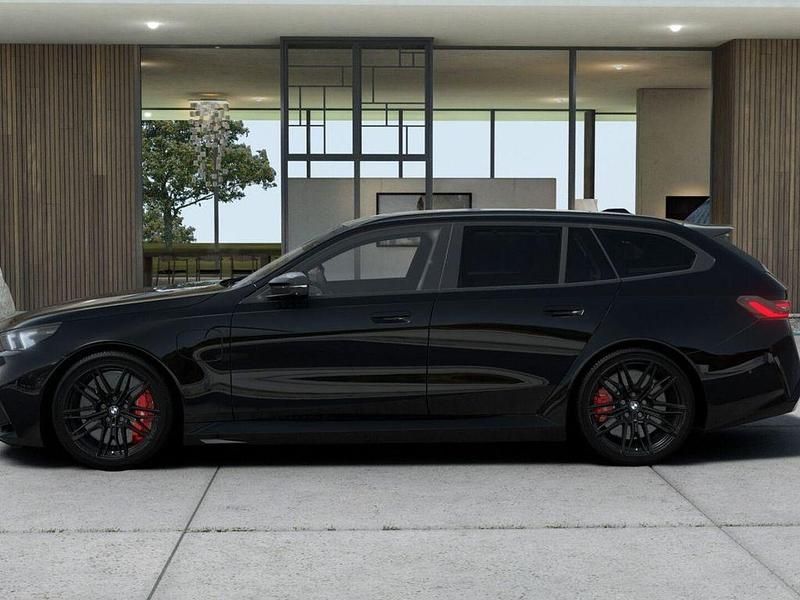 Neu BMW M5 Sport Line 727 PS (534 kW) 2026 Schwarz Kombi