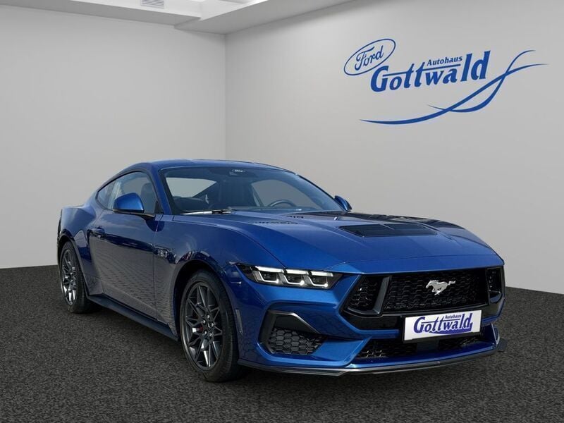 Atlasblau metallic Gebraucht 2025 Ford Mustang GT Fastback Coupé | 54.990 € (Superpreis) - Bild 1/4