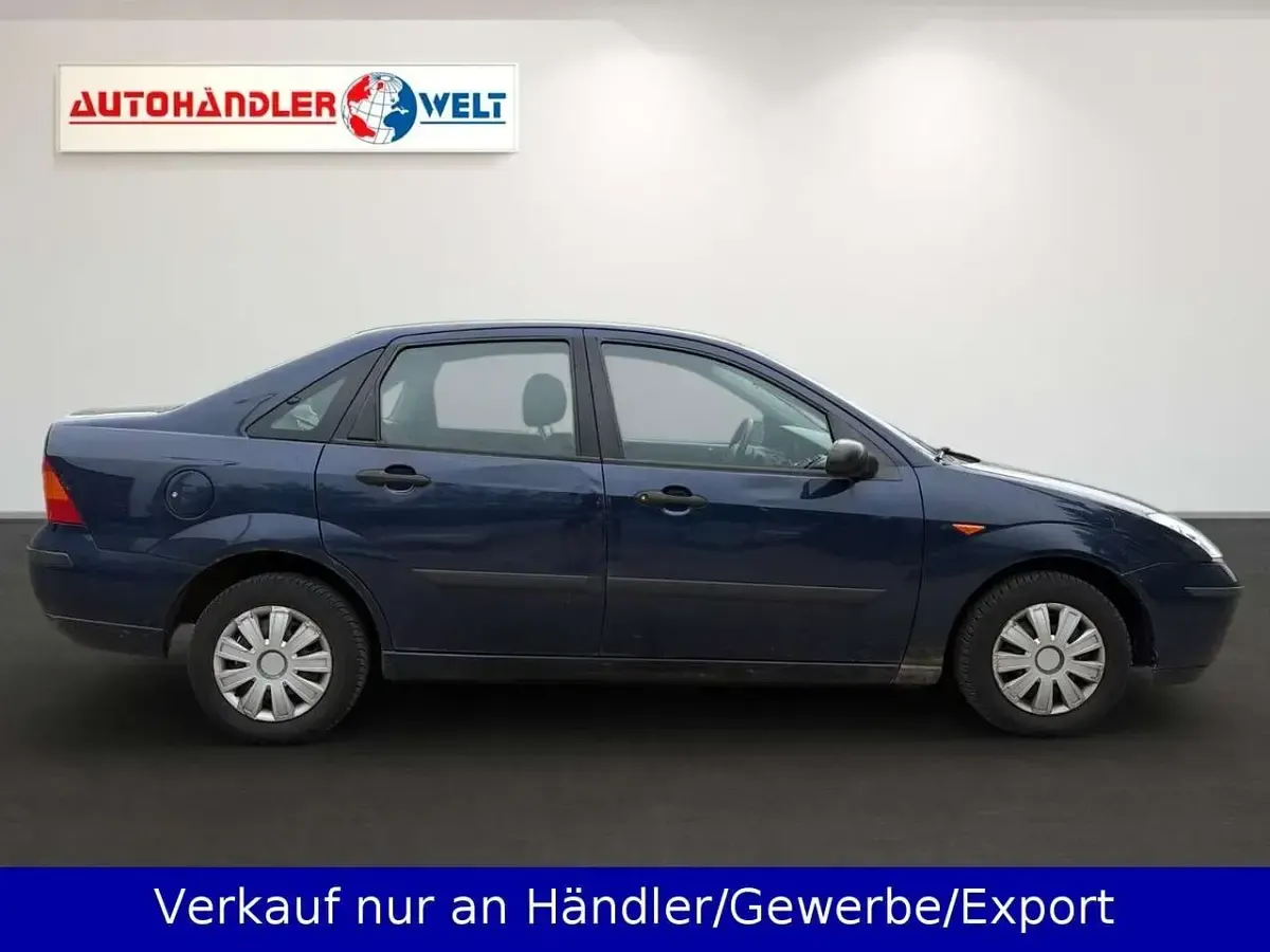 Używany Ford Focus 101 KM (74 kW) 2002 Niebieski Sedan/Limuzyna