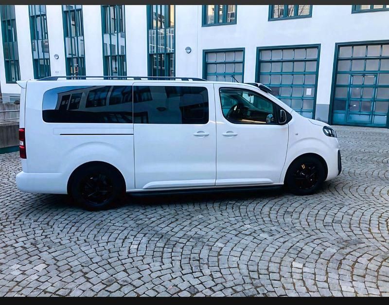 Gebraucht Opel Vivaro 120 PS (88 kW) 2022 Weiß Van / Kleinbus