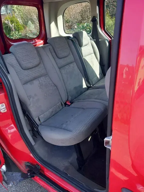 Gebraucht Renault Kangoo Privilege 106 PS (77 kW) 2009 Rot Van / Kleinbus