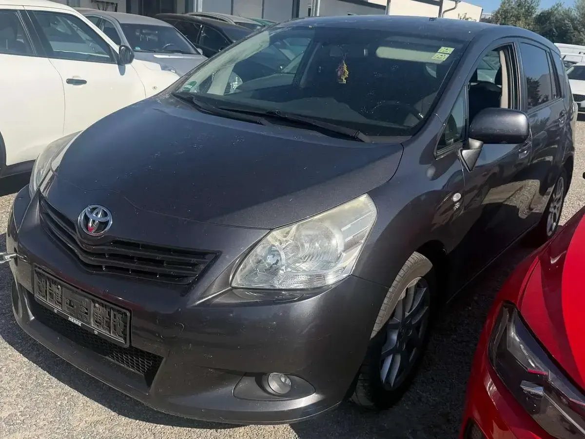 Gebraucht Toyota Verso Executive 150 PS (110 kW) 2009 Grey metallic Van / Kleinbus
