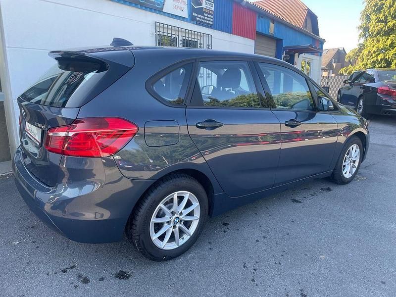 Gebraucht BMW 218 Basis 150 PS (110 kW) 2015 Grau Kombi