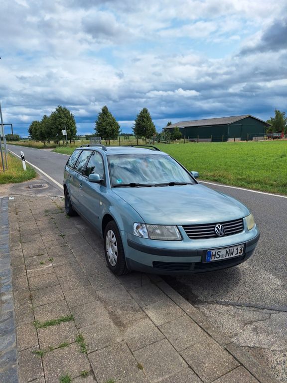 Grün Gebraucht 1999 VW Passat S Kombi | 950 € (Superpreis) - Bild 1/4