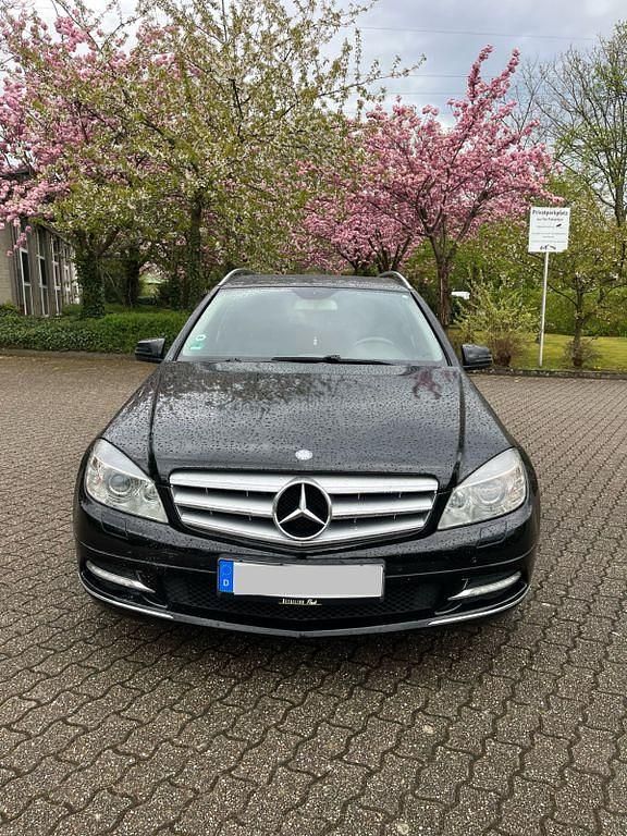 Schwarz Gebraucht 2010 Mercedes C220 Avantgarde Limousine | 5.500 € (Fairer Preis) - Bild 1/4