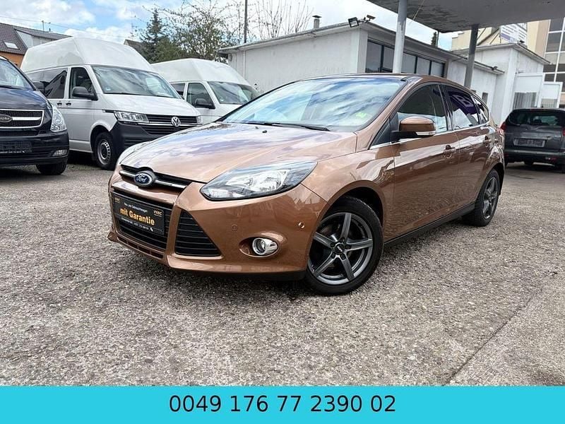 Gebraucht Ford Focus Champions Edition 101 PS (74 kW) 2013 Braun Limousine