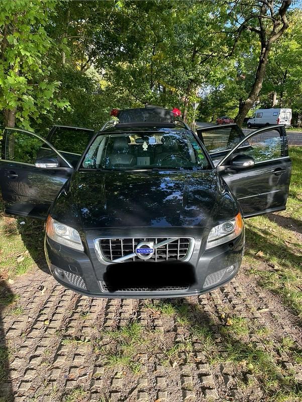 Schwarz Gebraucht 2011 Volvo V70 Kombi | 6.900 € (Guter Preis) - Bild 1/4