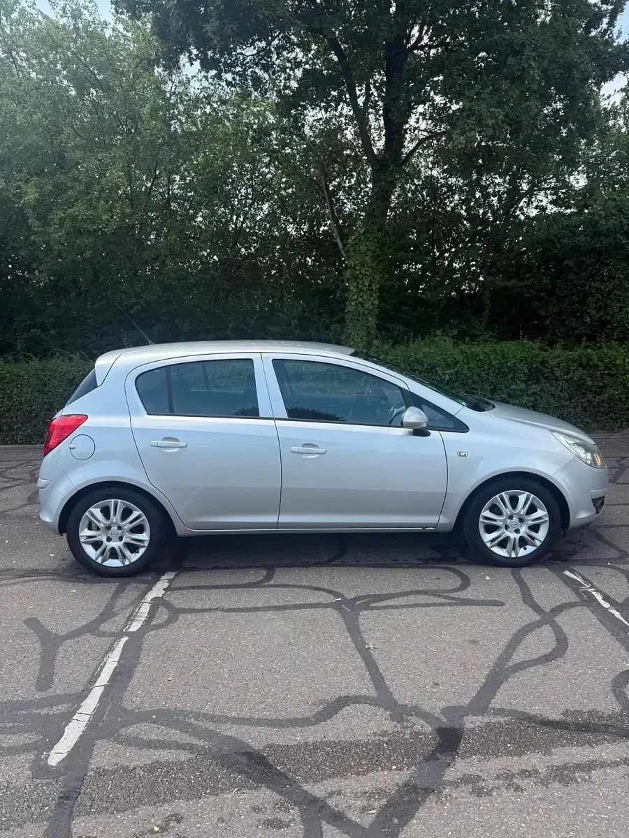 Gebraucht Opel Corsa 80 PS (58 kW) 2008 Silber Kleinwagen