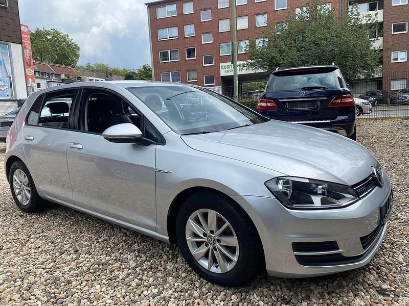 Second-hand VW Golf VII Trendline 110 CP (80 kW) 2015 Argintiu Berlinǎ
