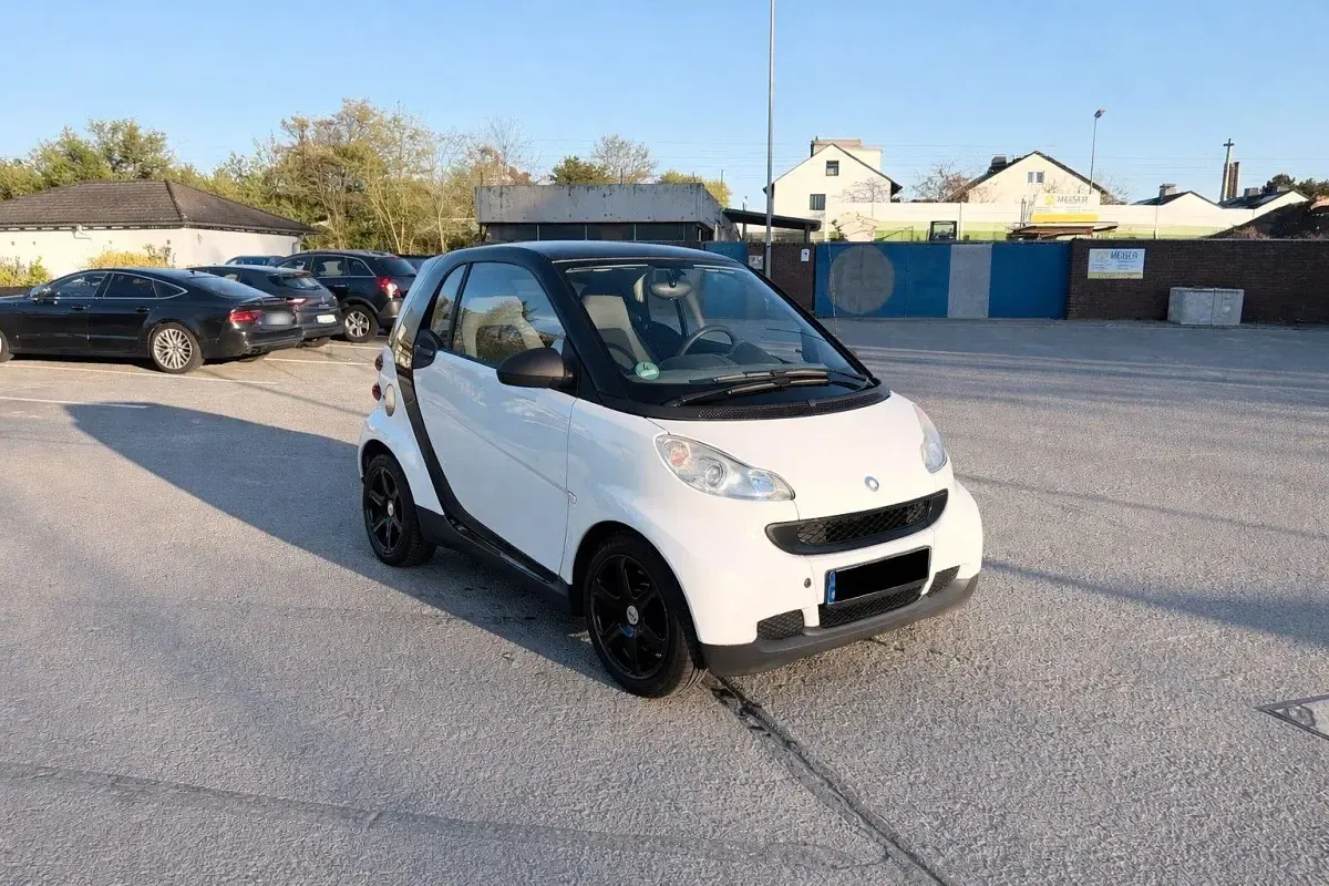Gebraucht Smart ForTwo Coupé Pure 61 PS (44 kW) 2009 Weiß Coupé