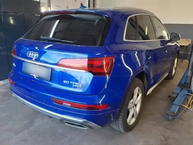 Second-hand Audi Q5 S-Line 299 CP (219 kW) 2023 Albastru SUV