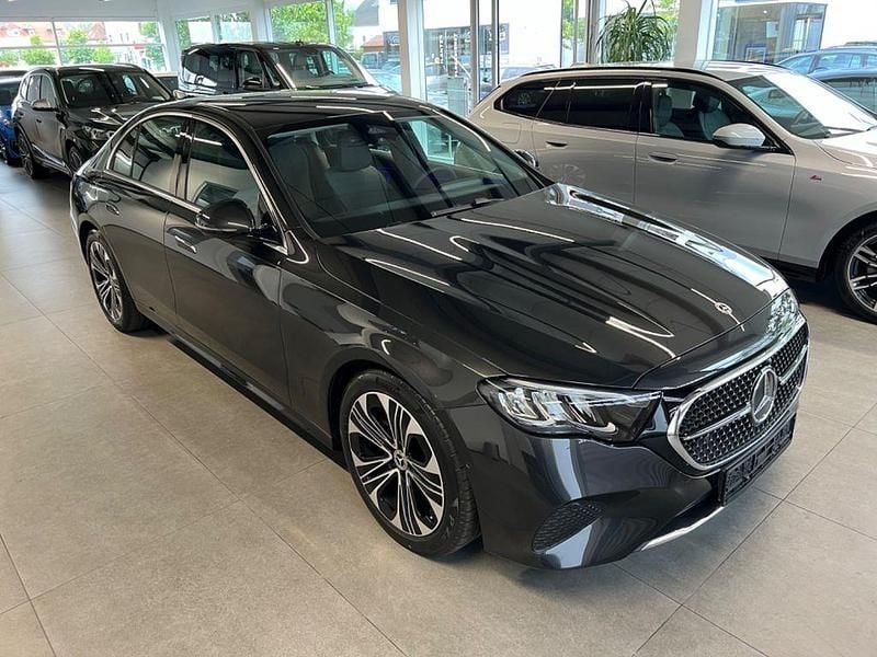 Grau Gebraucht 2024 Mercedes E220 Advanced Limousine | 45.900 € (Guter Preis) - Bild 1/4