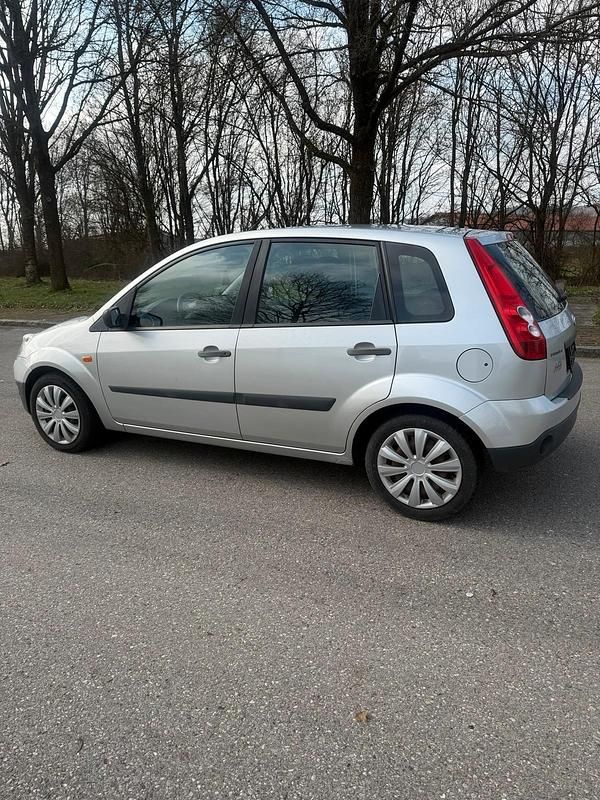 Gebraucht Ford Fiesta 60 PS (44 kW) 2006 Silber Kleinwagen