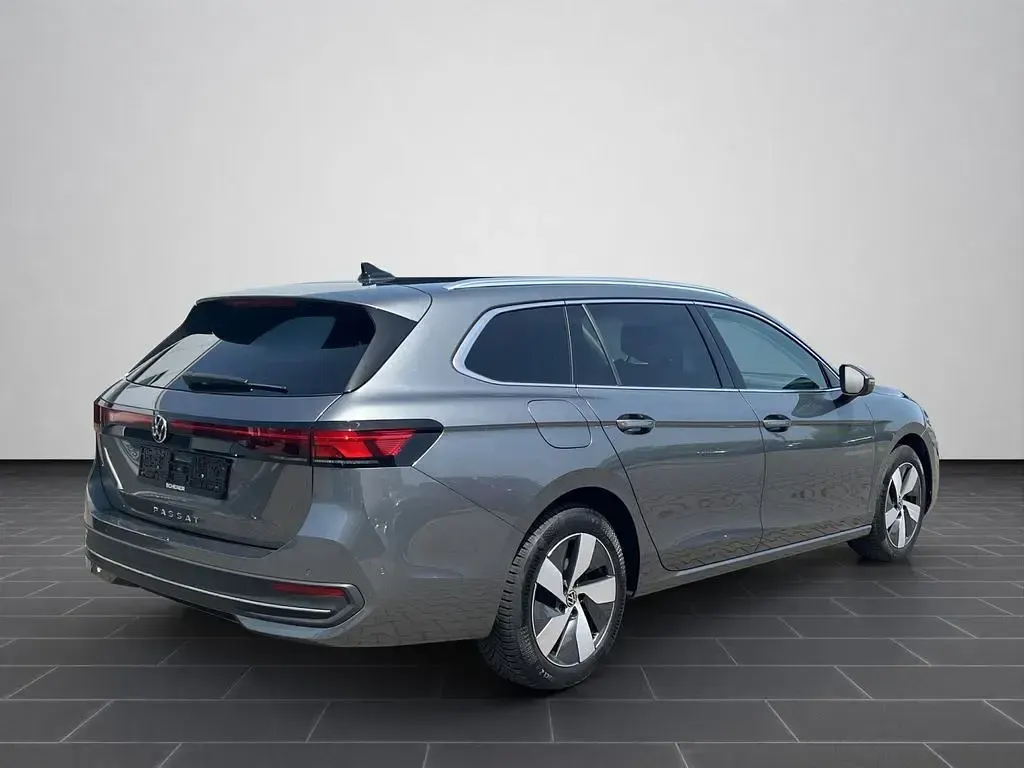 Usata VW Passat IQ Drive 150 CV (110 kW) 2025 Grigio Station wagon