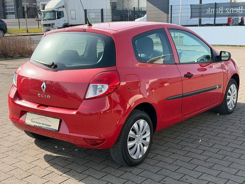 Gebraucht Renault Clio III 75 PS (55 kW) 2012 Rot Kleinwagen