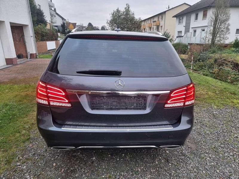Grau Gebraucht 2015 Mercedes E350 Kombi | 15.500 € (Teuer) - Bild 1/4