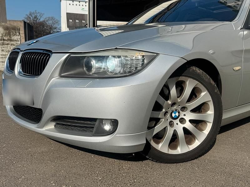 Gebraucht BMW 330 245 PS (180 kW) 2009 Silber Kombi