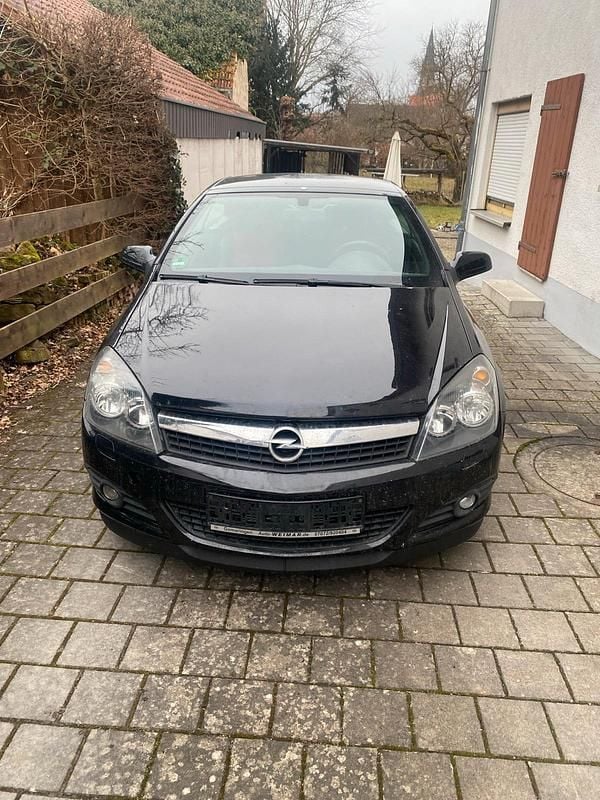 Schwarz Gebraucht 2006 Opel Astra Limousine | 1.200 € (Guter Preis) - Bild 1/4