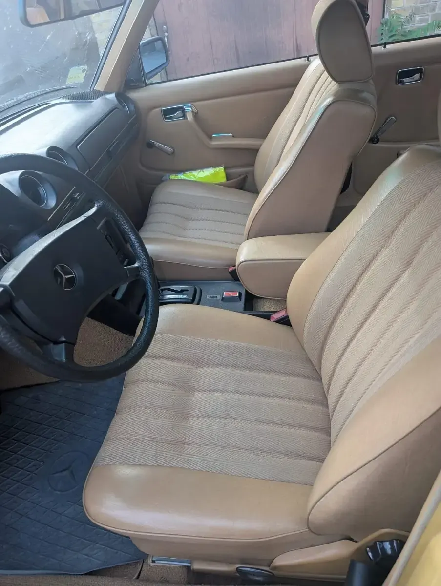 Gebraucht Mercedes 230 109 PS (80 kW) 1980 Gelb Limousine