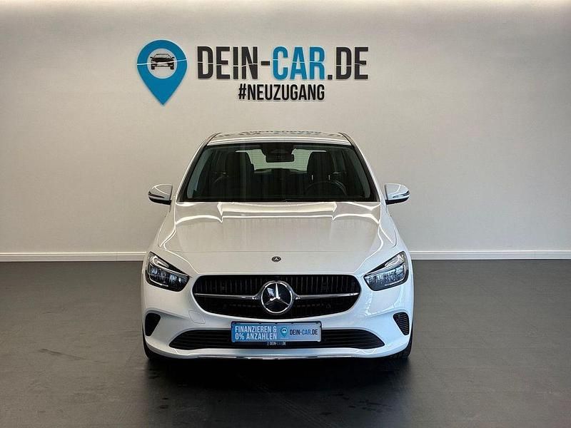 Gebraucht Mercedes B200 163 PS (119 kW) 2023 Weiß Van / Kleinbus