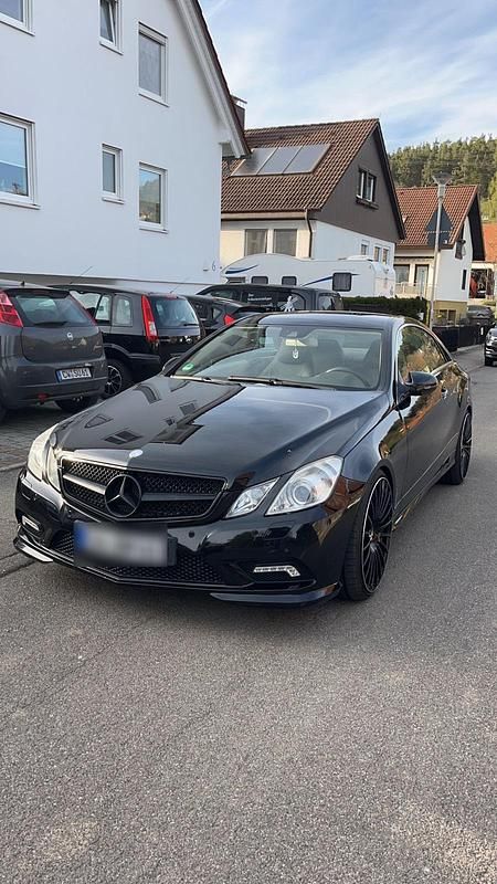 Gebraucht Mercedes E250 204 PS (150 kW) 2009 Schwarz Coupé