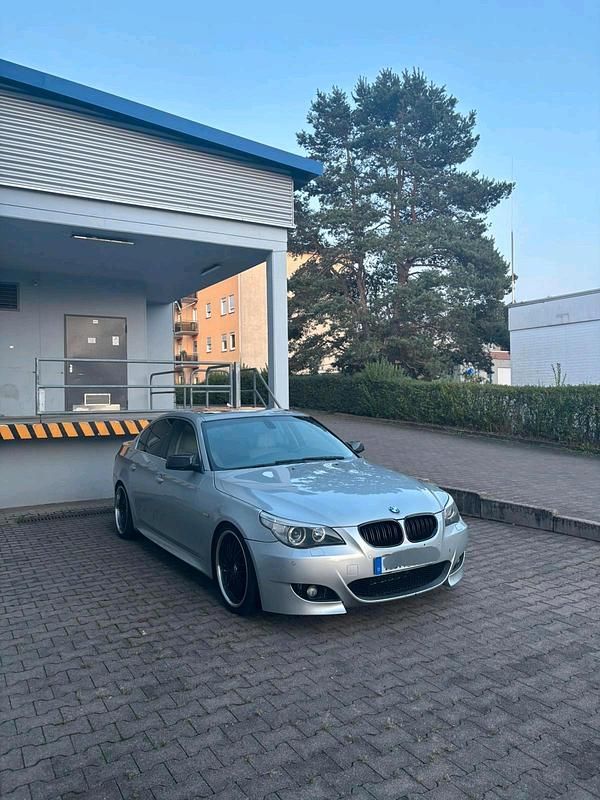 Silber Gebraucht 2003 BMW 530 M Sport Limousine | 9.200 € (Etwas zu teuer) - Bild 1/4