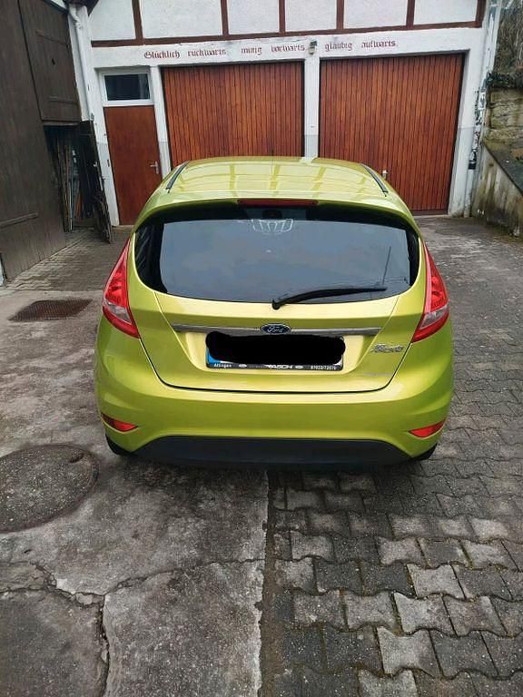Gebraucht Ford Fiesta 97 PS (71 kW) 2009 Grün Kleinwagen